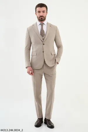 Men's Beige Three-Piece Suit – Elegant Winter Formal Wear for Weddings, Business, and Seasonal Celebrations.