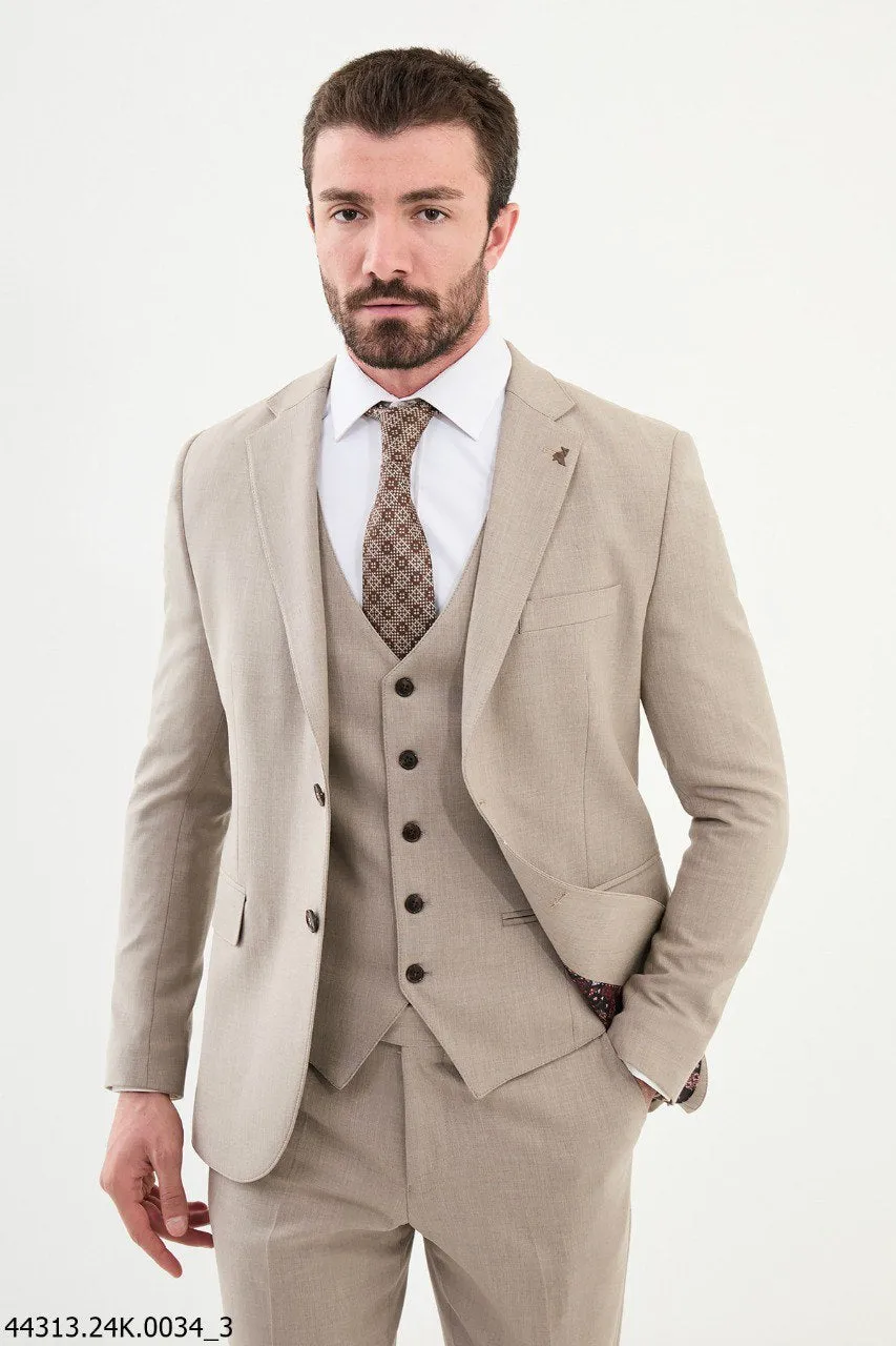 Men's Beige Three-Piece Suit – Elegant Winter Formal Wear for Weddings, Business, and Seasonal Celebrations.